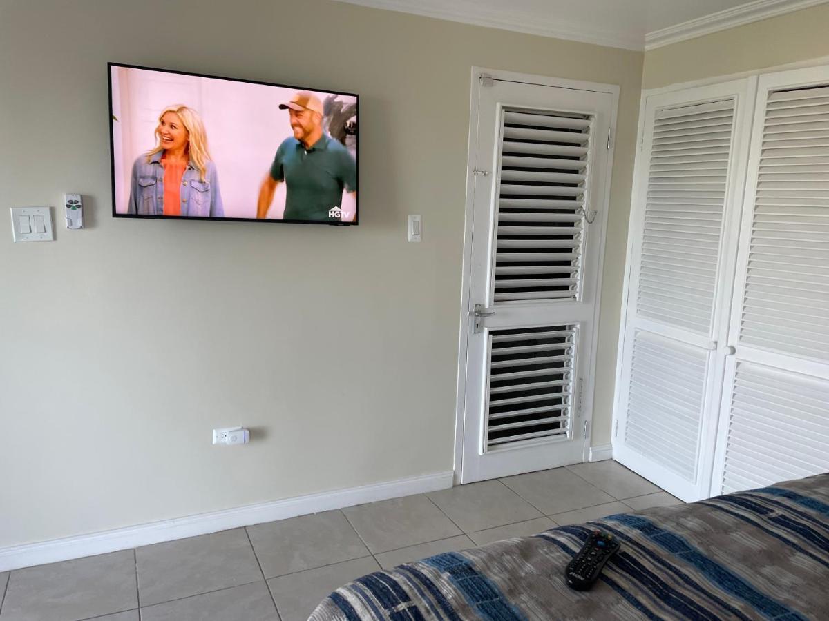 Hummingbird Retreat - Luxury Oceanview Apt, 7-Minute Walk To Beach 오쵸 리오스 외부 사진