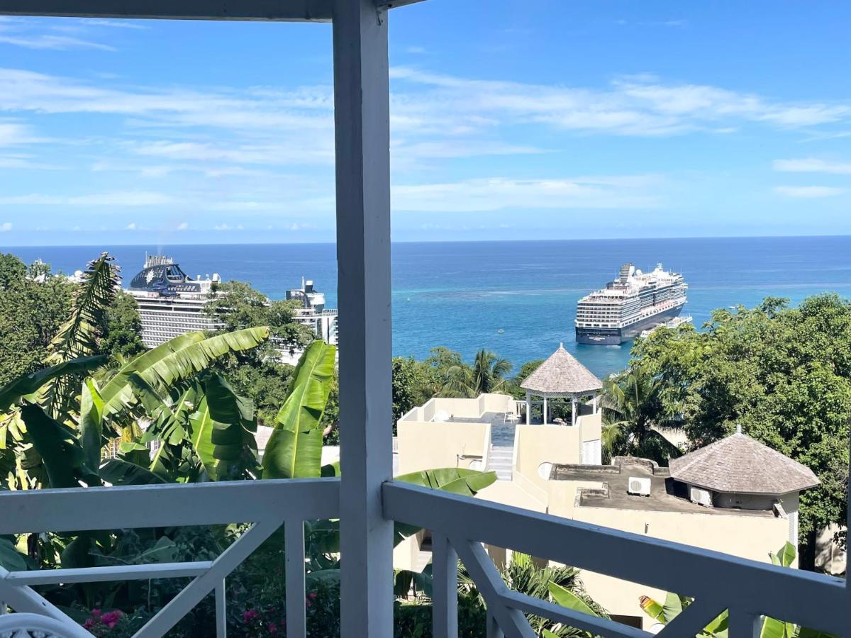 Hummingbird Retreat - Luxury Oceanview Apt, 7-Minute Walk To Beach 오쵸 리오스 외부 사진