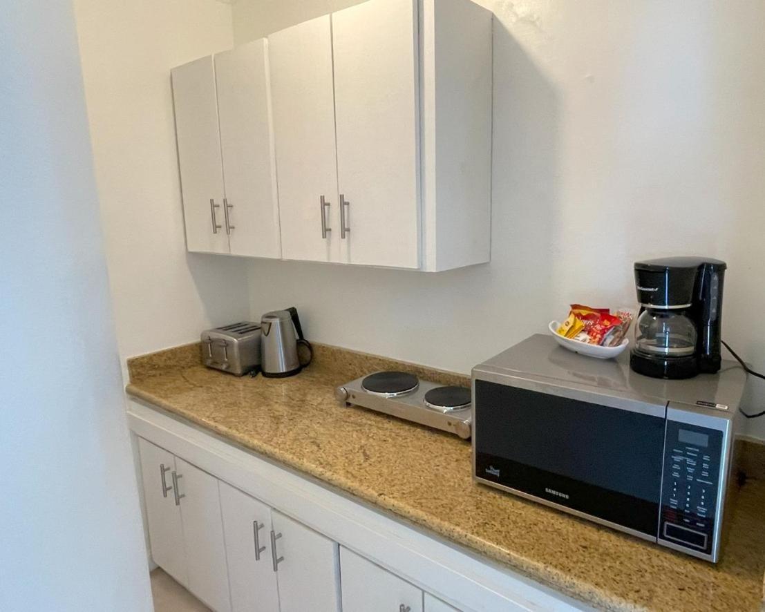 Hummingbird Retreat - Luxury Oceanview Apt, 7-Minute Walk To Beach 오쵸 리오스 외부 사진